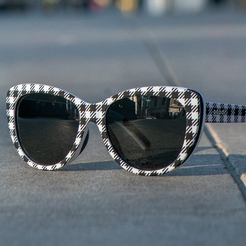 Gingham Is Sooo Last Season-Las Pasarelas-RUN goodr-4-goodr gafas de sol