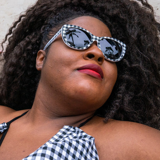 Gingham Is Sooo Last Season-Las Pasarelas-RUN goodr-4-goodr gafas de sol